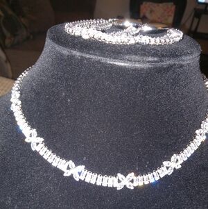 Elegant Silver Necklace and Bracelet Set